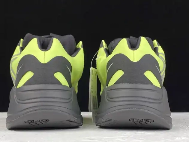 Yeezy 700 Adidas Boost FY3727 Phosphor MNVN 0524